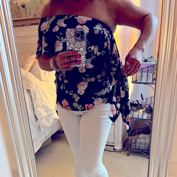 Off the shoulder blouse, size small. - Picture 2 of 6